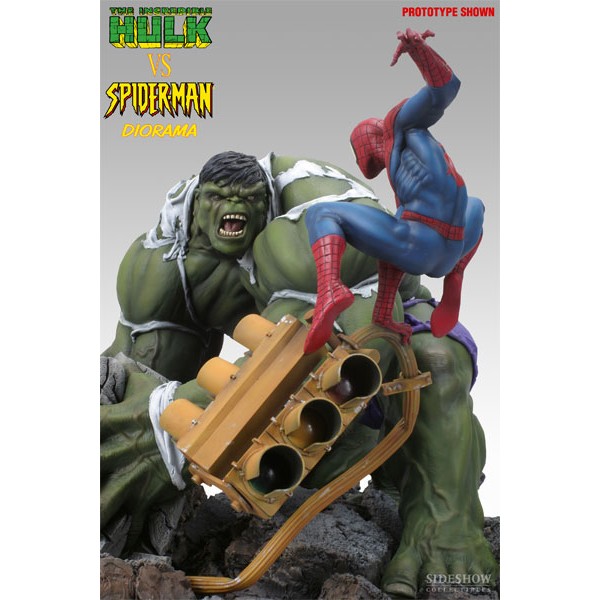 Sideshow Hulk vs Spiderman Diorama Statue