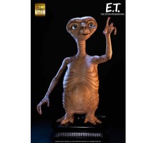 E.T. The Extra-Terrestrial: E.T. Life-Size Statue